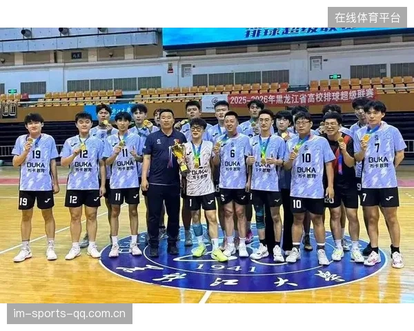 男排队伍进行高强度对抗，配合默契度提升